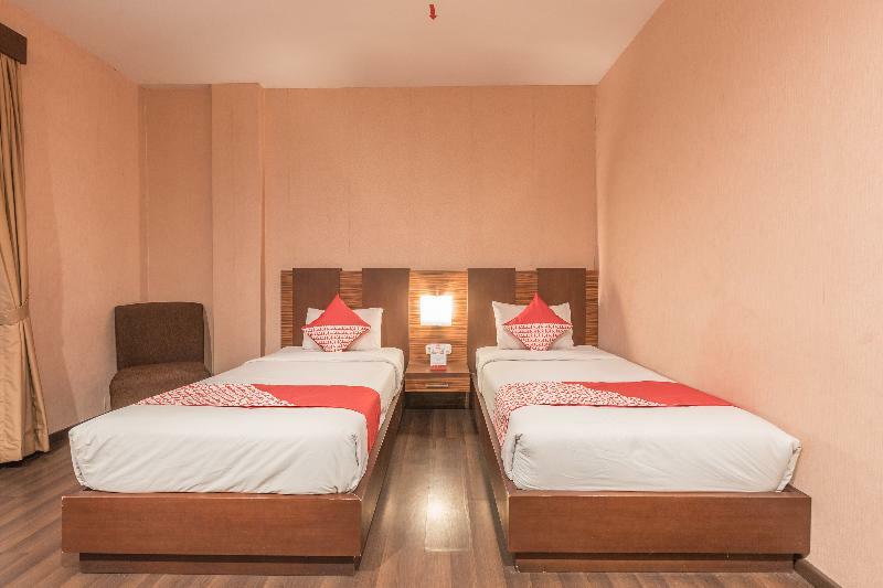 Reddoorz @ 2 Hotel 2*